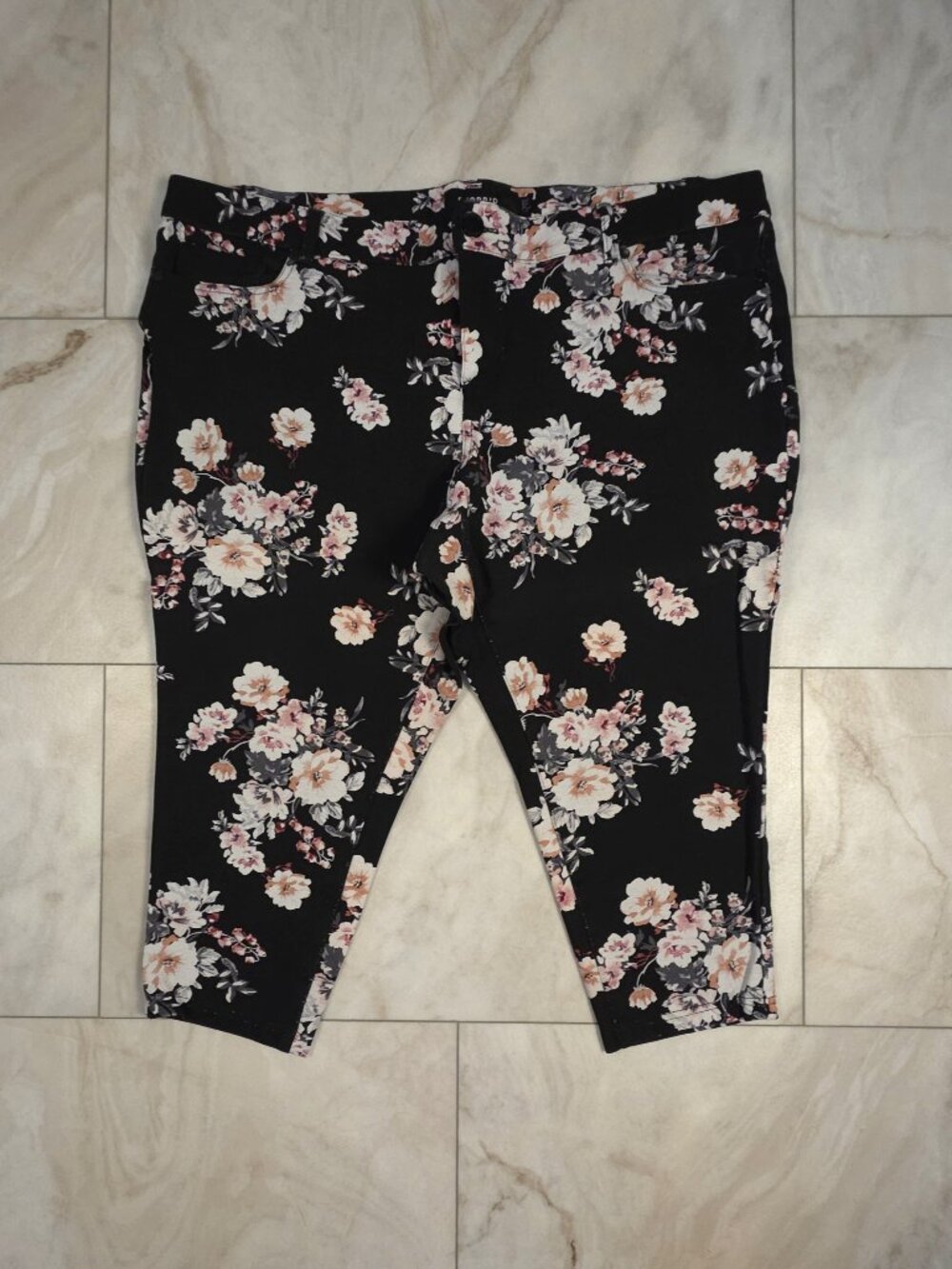 Torrid Women's Floral Crop Pants Size 20S Stretch Black Pink